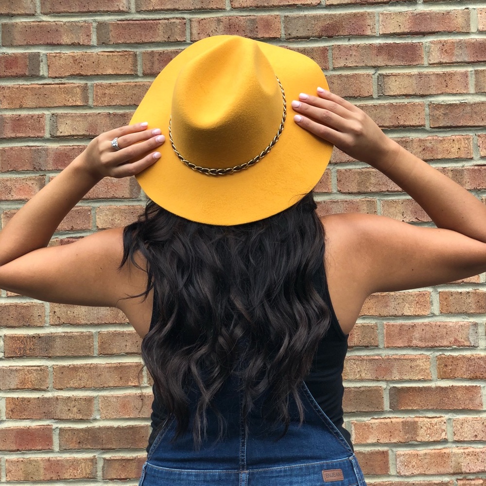 Mustard hat